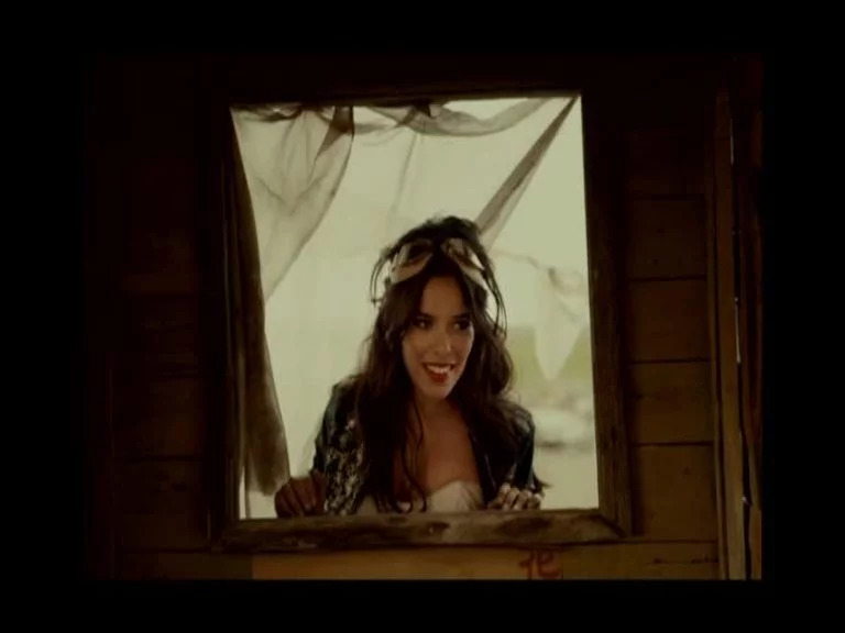0004 Beatriz Luengo - Pretendo hablarte