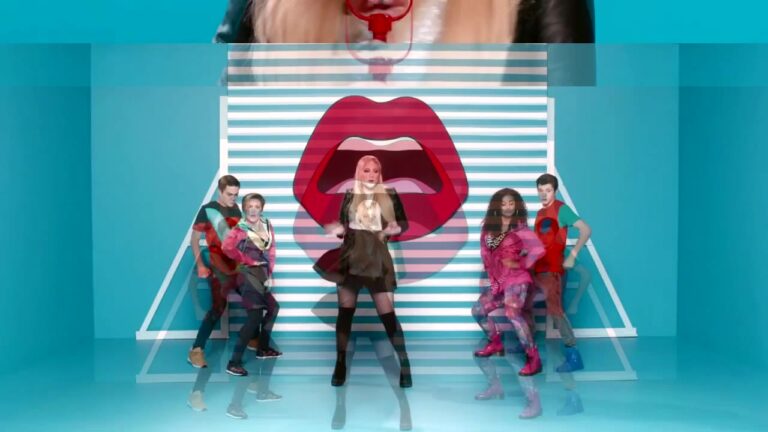 0469 Meghan Trainor - Lips Are Movin